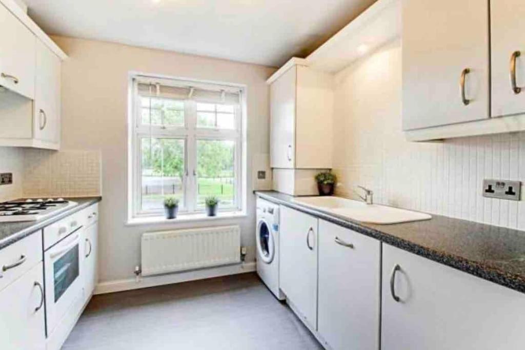 The Wickets - 2 Bedroom Apartment Overlooking Cricket Club Marton-in-Cleveland Kültér fotó