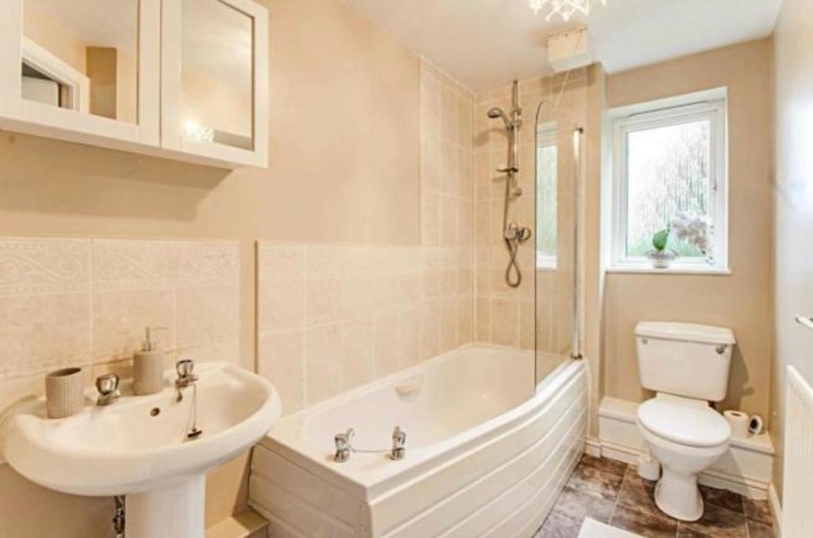 The Wickets - 2 Bedroom Apartment Overlooking Cricket Club Marton-in-Cleveland Kültér fotó