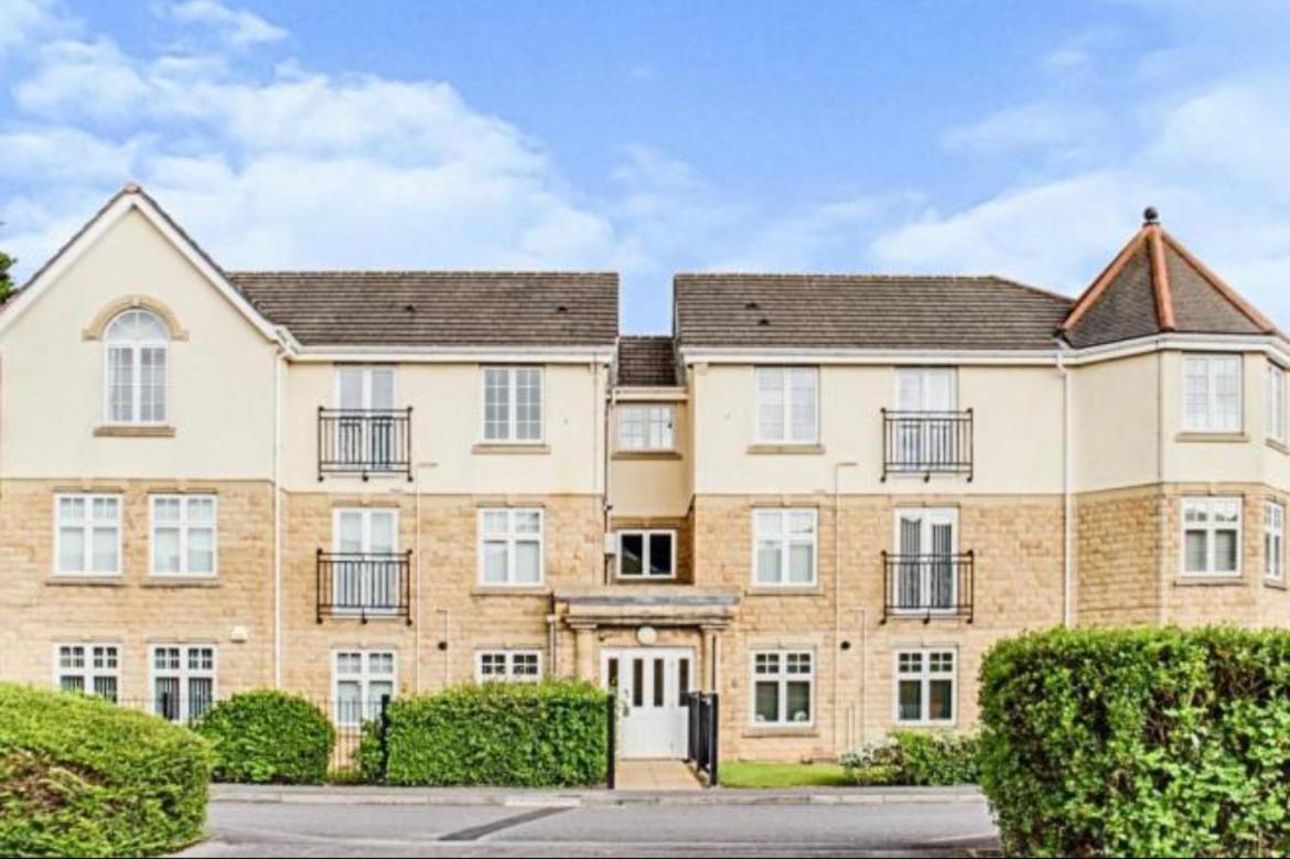 The Wickets - 2 Bedroom Apartment Overlooking Cricket Club Marton-in-Cleveland Kültér fotó